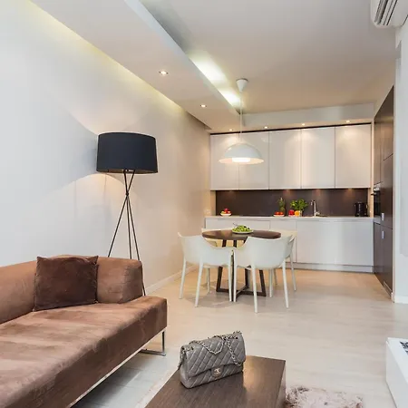 プラチナム レジデンス アパートホテル ワルシャワ